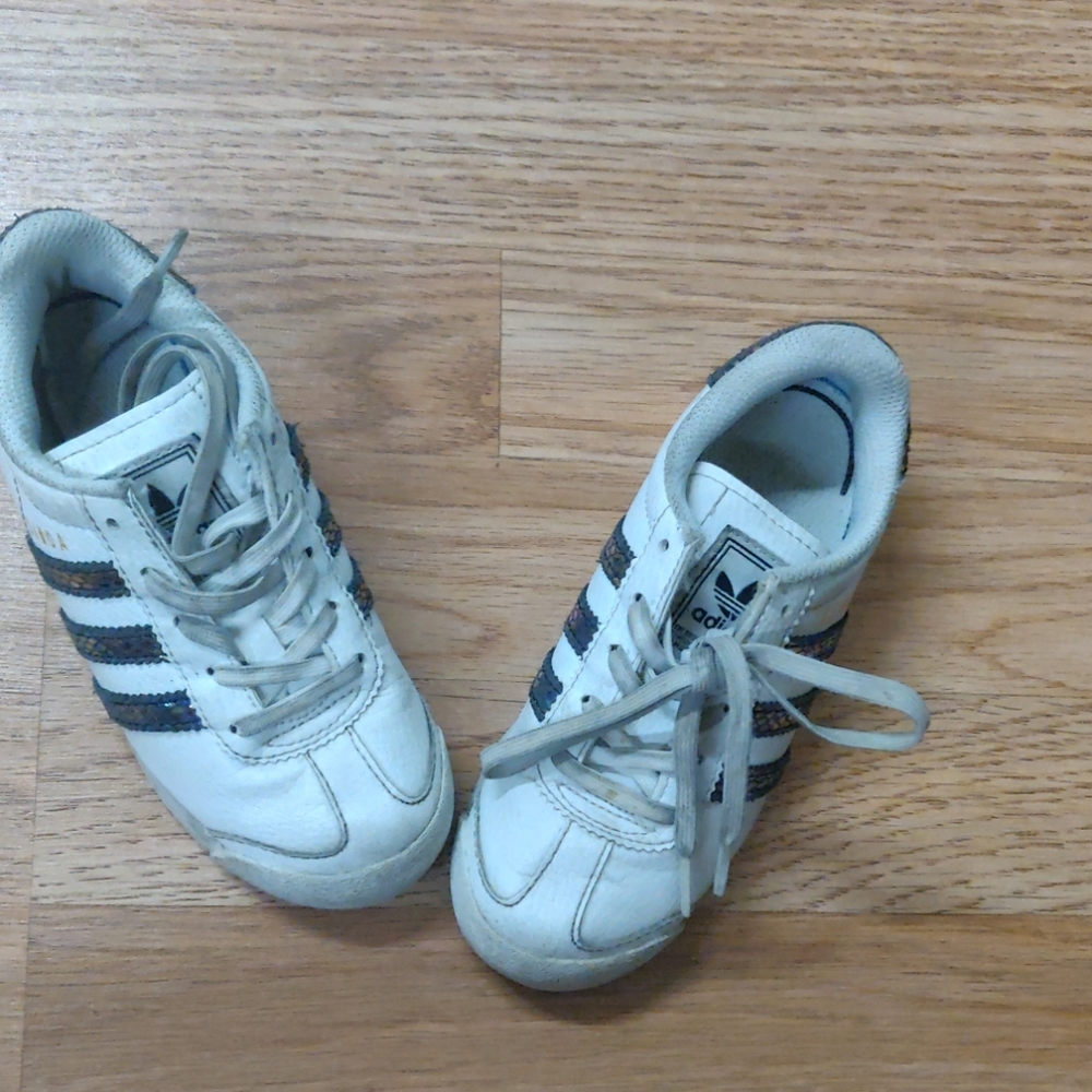 Girls shoes
